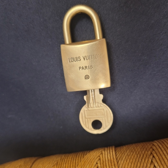 Authentic LV #204 Lock and Key - Picture 11 of 15